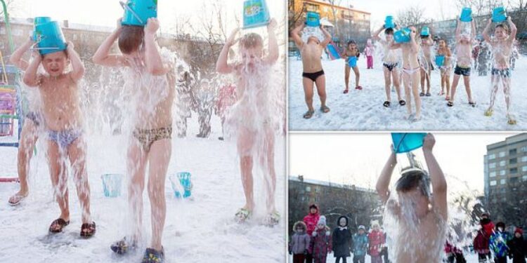 Shkolla në Siberi ku nxënësit lahen në ujë të ngrirë