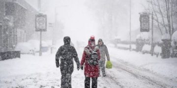 Moti i keq në Evropë, reshje të dendura dëbore kanë pushtuar disa shtete, bllokime në lëvizje