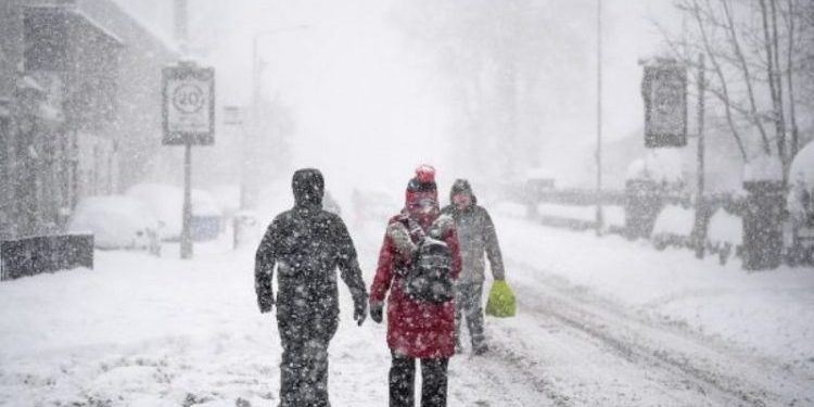Moti i keq në Evropë, reshje të dendura dëbore kanë pushtuar disa shtete, bllokime në lëvizje