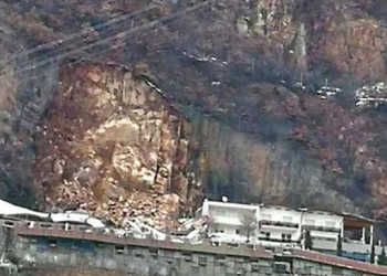 Pamje dramatike: Rrëshqitja e dheut merr me vete hotelin në Itali