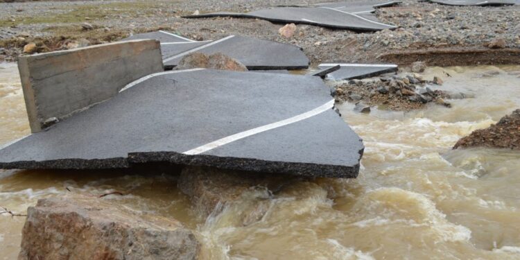 Deri në Irlandë mbërrin lajmi për asfaltin e dëmtuar nga shiu në Malishevë