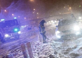 Bora shkakton kaos në Francë, bllokon mbi 2 000 makina