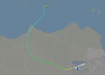 Menjëherë pas ngritjes, zhduket një aeroplan në Indonezi, nuk dihet për fatin e 50 pasagjerëve