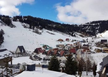 Vizitorët janë bllokuar qe disa orë në Bogë, policia niset t’iu dalë në ndihmë!