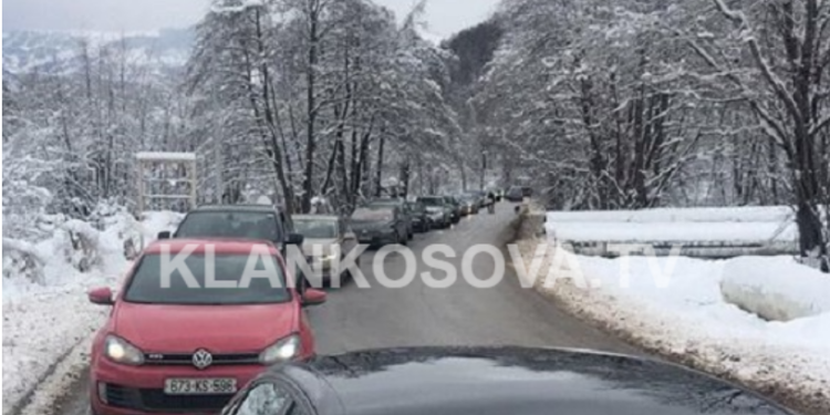 Kolonë rrugës për Brezovicë, pritje deri në dy orë