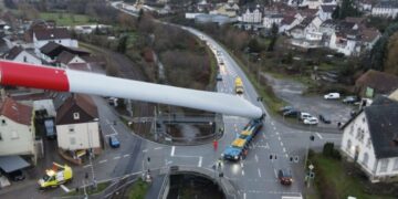 Skenë gati jo reale: Shikoni çfarë po transportonte ky kamion