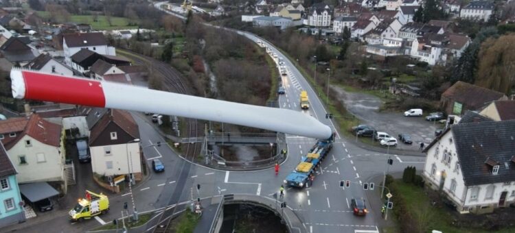 Skenë gati jo reale: Shikoni çfarë po transportonte ky kamion