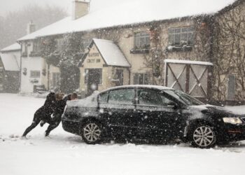 Nga Anglia në Çeki “në darën” e borës: Stuhia “Darsi” gjunjëzon Europën