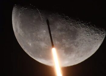 Pamje mahnitëse të “jashtë kësaj bote”: Momenti kur raketa e SpaceX fluturon “përgjatë rruzullit hënor”