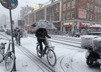 Holanda përjeton stuhinë e parë të borës në 10 vjetët e fundit