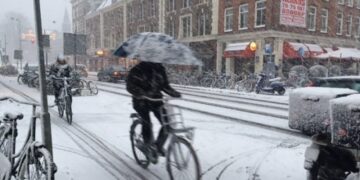 Holanda përjeton stuhinë e parë të borës në 10 vjetët e fundit