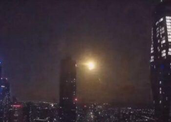 Soektakël në qiell: Meteori “shuhet” në mes të qytetit