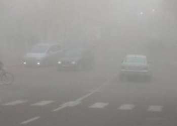 “Reja e madhe afrikane” pushton Shqipërinë, këto tre qytete përfshihen nga mjegulla e dendur