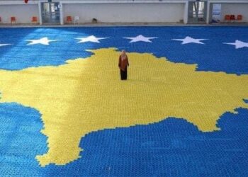 Flamuri i Kosovës me letra origami futet në Librin e Guinnessit