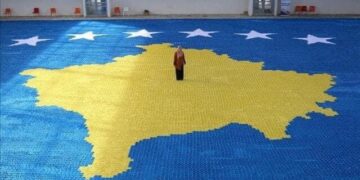 Flamuri i Kosovës me letra origami futet në Librin e Guinnessit