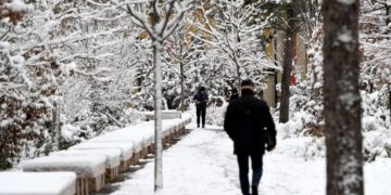 Deri në 10 cm borë, fenomen shumë i rrallë për Tiranën e pas viteve ’90