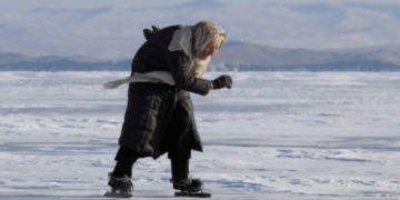 Gjyshja 80-vjeçare bën patinazh