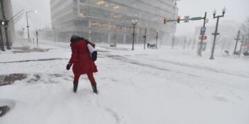 Vdes një grua në Pensilvani, u gjet e ngrirë në mes të borës