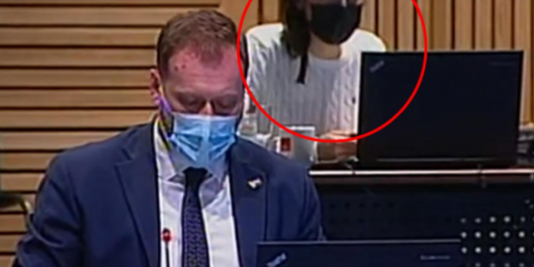 Tërmet në Kroaci, momenti kur dridhjet u ndien gjatë seancës së Qeverisë dhe reagimi i një zonje atje!