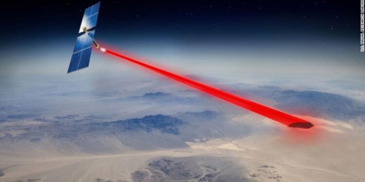 Testohet paneli solar që mbledh energji në hapësirë për të dërguar në Tokë