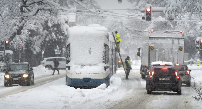 Bora bllokon Gjermaninë, edhe Anglia përgatitet për “Bishën e Dytë nga Lindja”