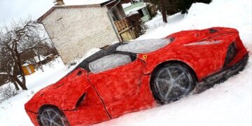 S’kishte para ta blinte, burri e bën vetë një Ferrari prej bore