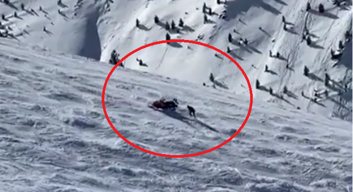 Video dramatike nga aksidenti në Brezovicë, një person rrotullohet me motor të borës