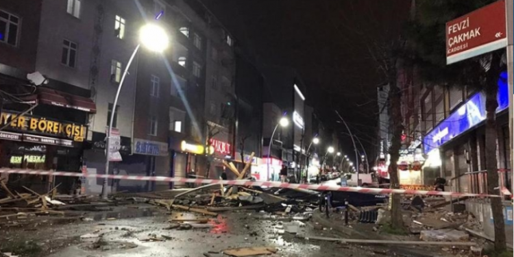 Stambolli goditet nga një stuhi e madhe, erërat e forta shkaktojnë kaos në qytet dhe anulojnë udhëtimet me tragete