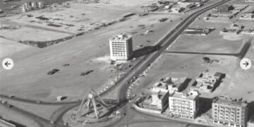 Dikur një vend i vogël në mes të shkretëtirës, pamje që tregojnë si dukej Dubai para se ‘ari i zi ‘ta transformonte përfundimisht