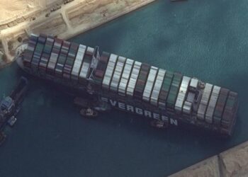 Tri mënyrat me të cilat do të tentohet të zhbllokohet Kanali i Suezit