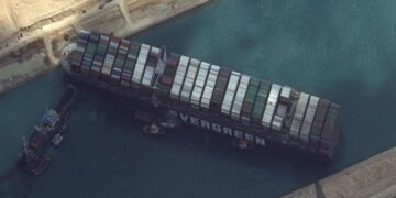 Tri mënyrat me të cilat do të tentohet të zhbllokohet Kanali i Suezit