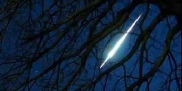 Britanikët dhe turqit shijojnë ‘spektaklin’ e meteorëve!