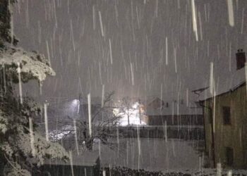 Afrohen reshjet e dendura të borës!