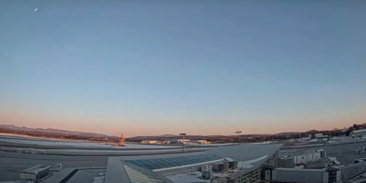 Shpërthimi i “dhunshëm” i meteorit shkaktoi dridhje të ndërtesave në Kanada dhe SHBA