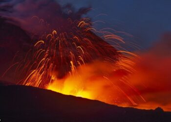 Shpërthim i fuqishëm i vullkanit “Etna”