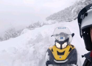 Policia e Kosovës shpëton 4 persona të bllokuar në borë në Bjeshkët e Zhurit!