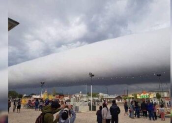 Reja e pazakontë mbulon qytetin