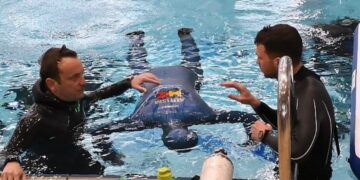 Duket e pabesueshme: Kroati 55 vjeçar qëndron 24 minuta e 33 sekonda pa frymë nën ujë