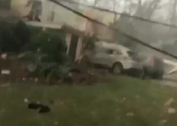 Skena dramatike në qendër të Tornados, dy amerikanë “ngujohen” brenda stuhisë dhe realizojnë video rrëqethëse