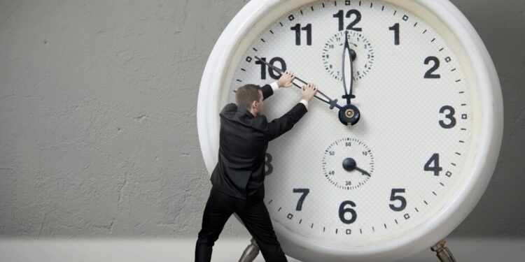 Gjatë muajit mars lëvizin akrepat: A do të jetë kjo hera e fundit që ndërrohet ora