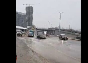 Reshjet e borës shkaktojnë probleme në qarkullim në hyrje të Prishtinës!