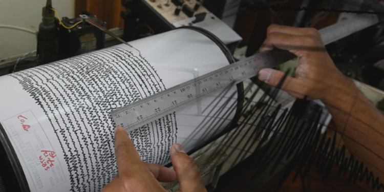 Tërmetet e njëpasnjëshme në Greqi, pse lëkundjet po ndjehen të forta edhe në Shqipëri