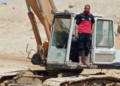 Abdullahu, djali që ngiste ekskavatorin për të çliruar anijen Ever Given thotë se nuk është paguar ende