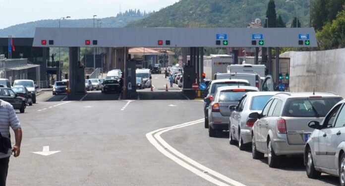 Hiqet taksa kufitare prej 15 eurosh mes Kosovës dhe Malit të Zi