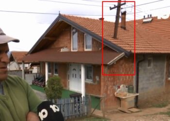Malishevë: Banori detyrohet ta ndërtojë shtëpinë me shtyllën brenda, KEDS nuk erdhi të ia largojë
