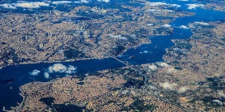 Anijet në det: Stambolli përgatitet për tërmet të magnitudës 7.5