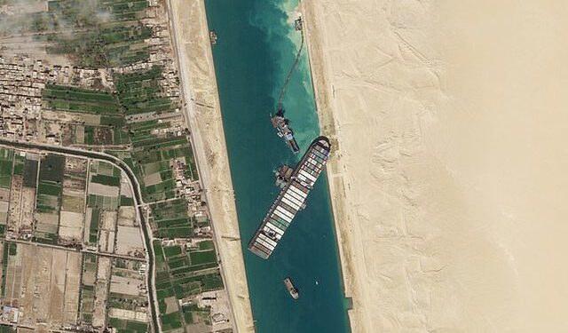 Egjipti sekuestron anijen që bllokoi Kanalin e Suezit, shuma marramendëse që duhet të paguajnë pronarët