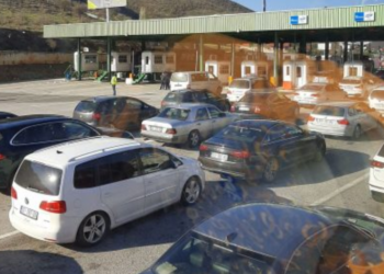 Kosovarët s’e durojnë mbylljen: Ia mësyjnë Shqipërisë për vikend