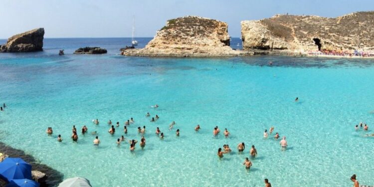 Malta do të paguajë turistët që vizitojnë vendin këtë verë