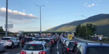 Kosovarët nisen masivisht për në Shqipëri